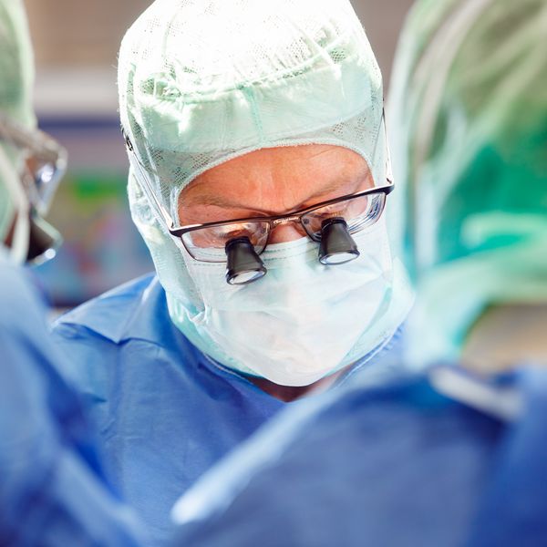 Chirurgen bei OP